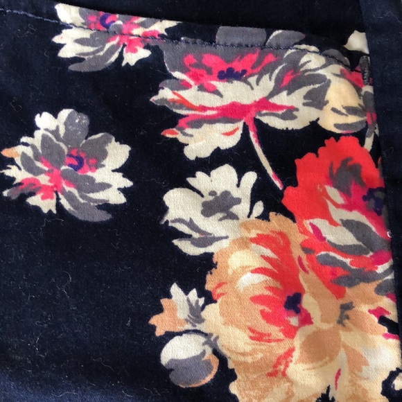 Lee Women’s Shorts - Picture 2 of 7